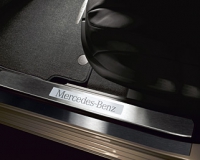 Накладки на пороги с надписью Mercedes-Benz, бежевые