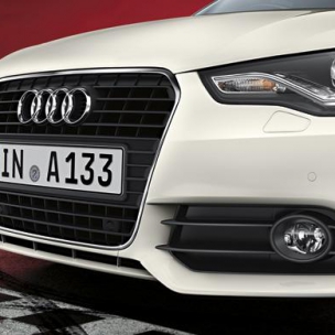 Накладка на бампер передний Audi A1